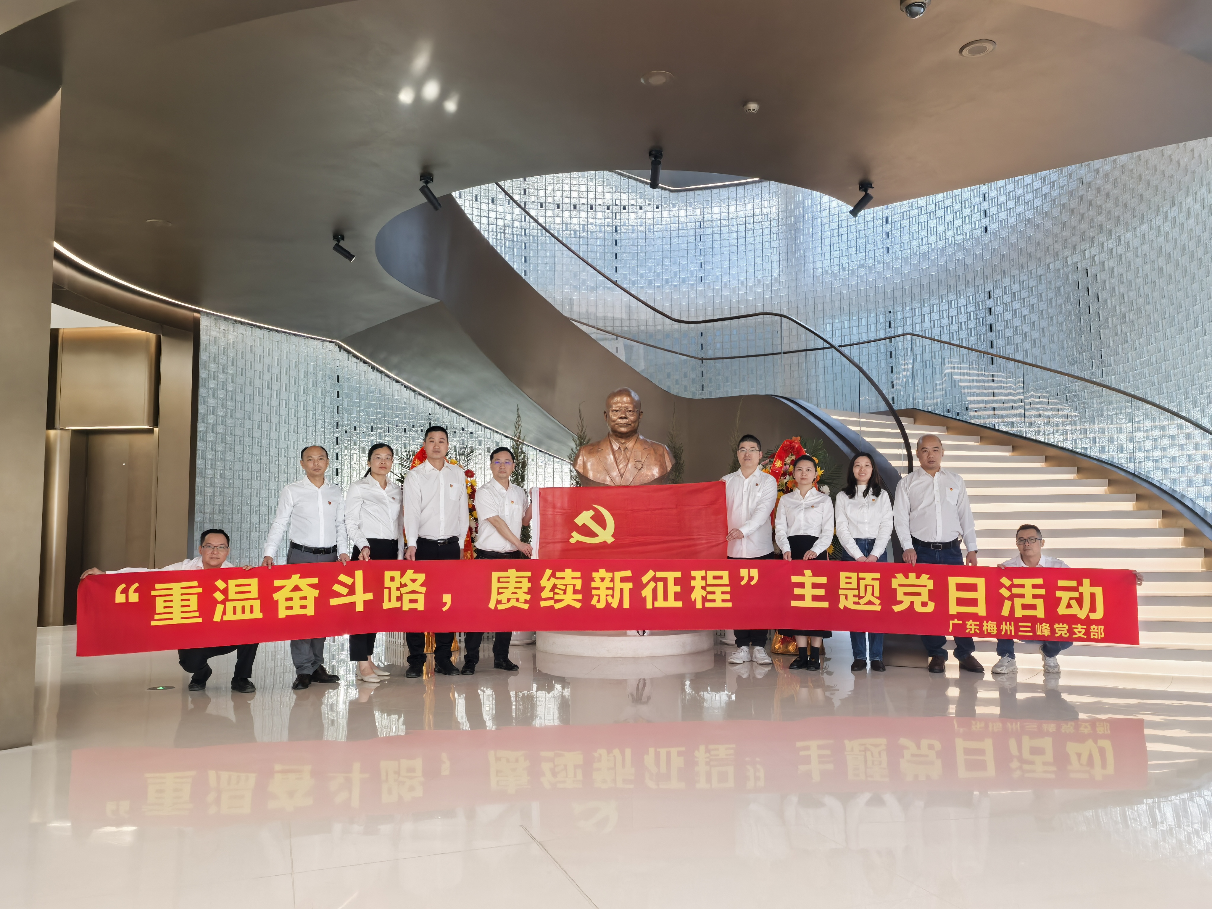 合照.jpg 合照.jpg